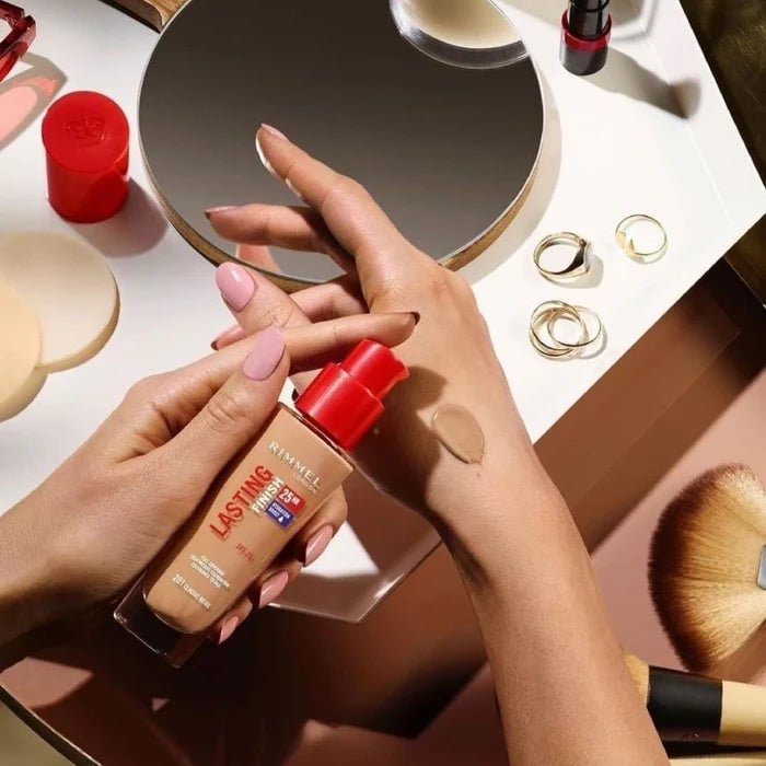 Rimmel Lasting Finish 25H Foundation